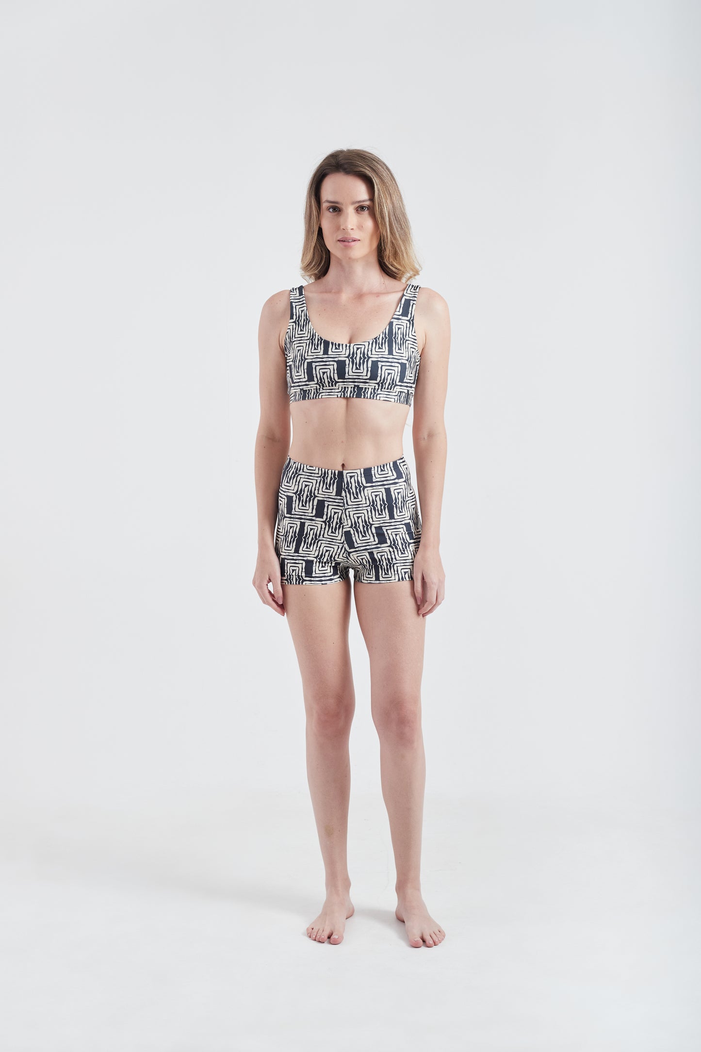 Top + Hot Pants Mão Pela Perna Preto/Branco