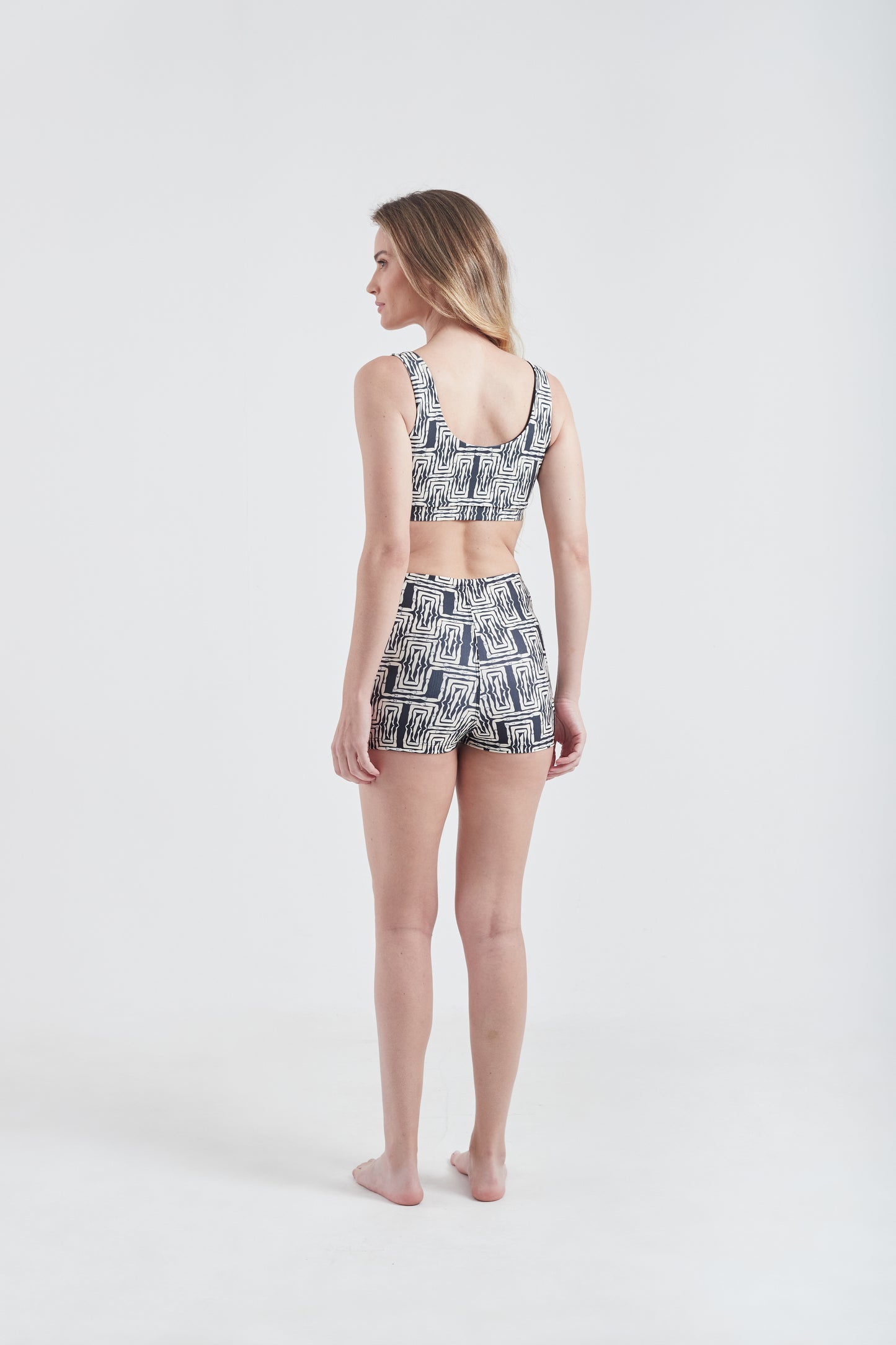 Top + Hot Pants Mão Pela Perna Preto/Branco