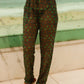 Vista frontal da Calça Tule Beijoqueira Verde, destacando o ajuste perfeito ao corpo.