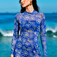 Mini dress estampa floral azul Flower Pau frente, vestido curto com mangas longas