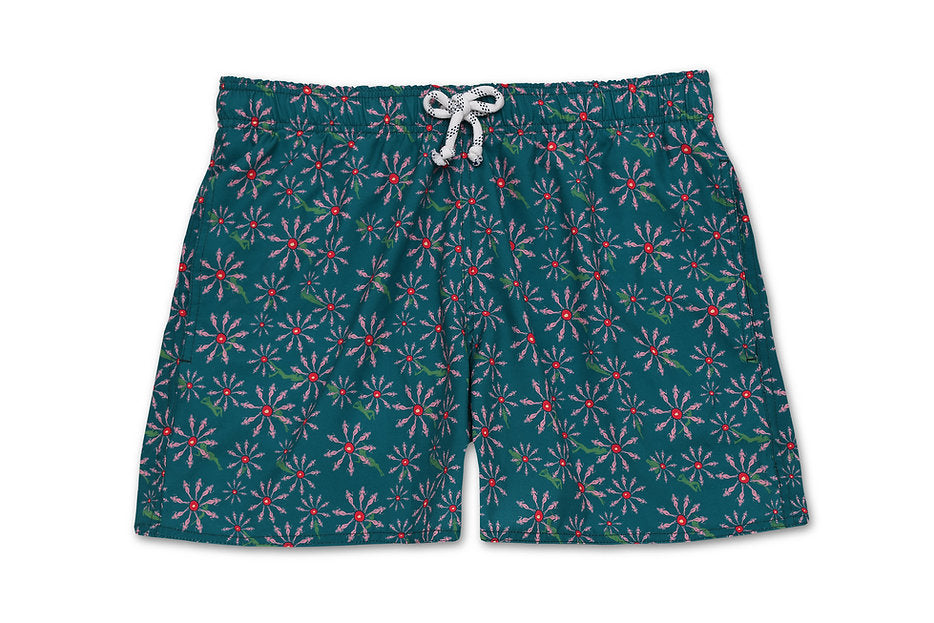 Shorts Flower Pau-Wer Verde com estampa floral em rosa, material tecnológico e elástico no cós, vista frontal.