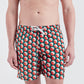 Modelo usando o shorts Portugal Yin and Out masculino