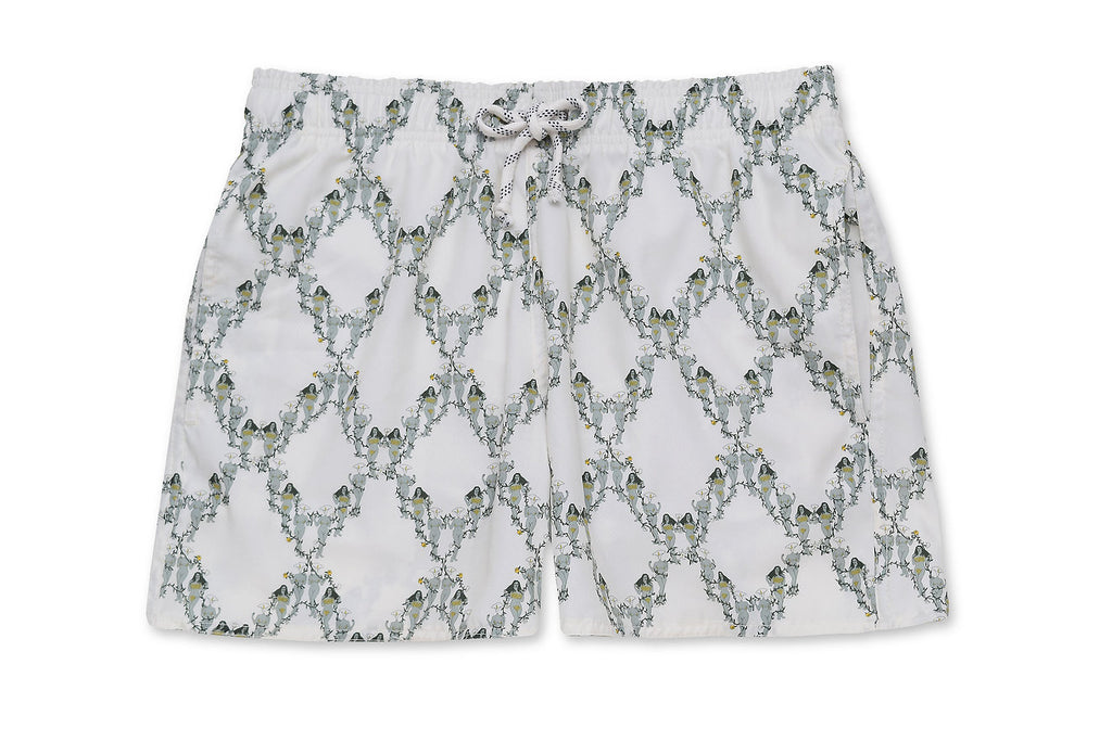 Shorts Trepadeira Branco/Verde com estampa de trepadeiras verdes, material tecnológico, vista frontal.