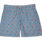 Shorts Sugar Load de praia com estampa floral em tons de azuis e off white no fundo preto que realça todos os detalhes vista frontal.