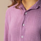 Close da camisa do Full Look Lavanda, destacando a textura que é pura sofisticação sem esforço.