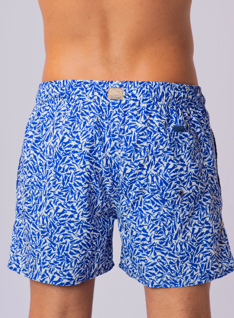 Vista de costas do modelo com Shorts Tan-Orexia Azul, com design respirável e ajuste seguro